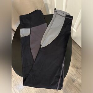 Buff Bunny Medium leggings, black and gray color blocks